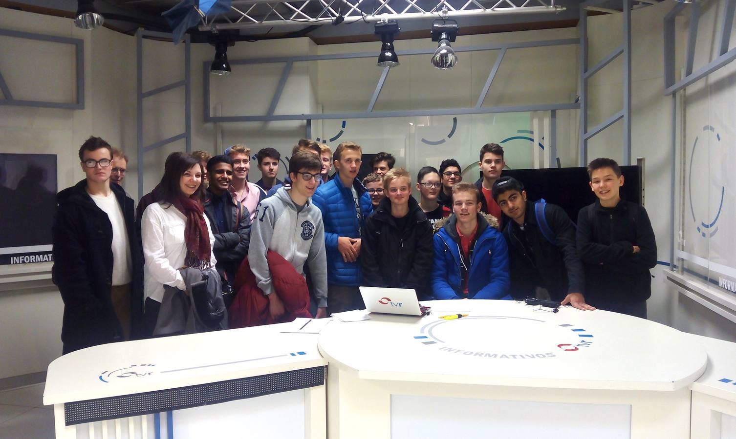 Alumnos de intercambio en Logroño con el Bachillerato Internacional del IES Sagasta visitan la multimedia de Diario LA RIOJA