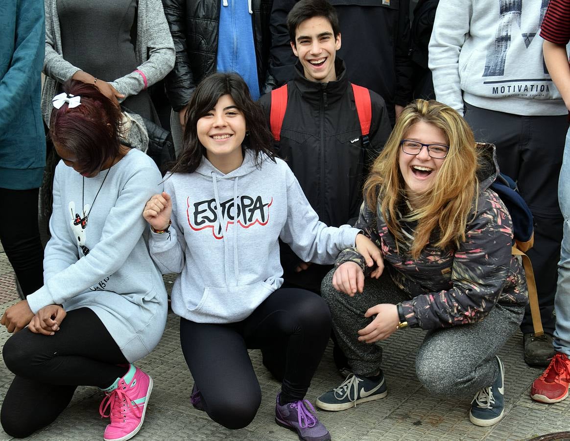 Los alumnos del 3º PMAR del IES La Laboral, con sus profesoras Maryolén y Mayte, visitan la multimedia de Diario LA RIOJA