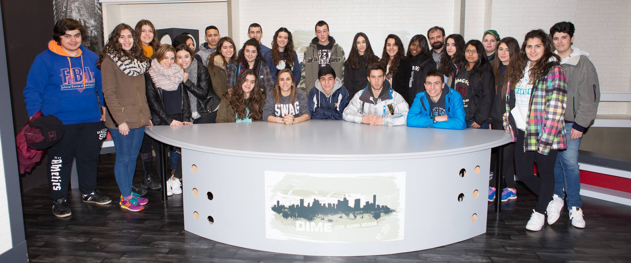 Los alumnos del IES La Laboral de 4º de Diversificación y 2º de FP Básica visitan la multimedia de Diario LA RIOJA