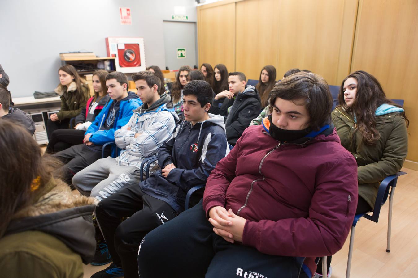 Los alumnos del IES La Laboral de 4º de Diversificación y 2º de FP Básica visitan la multimedia de Diario LA RIOJA