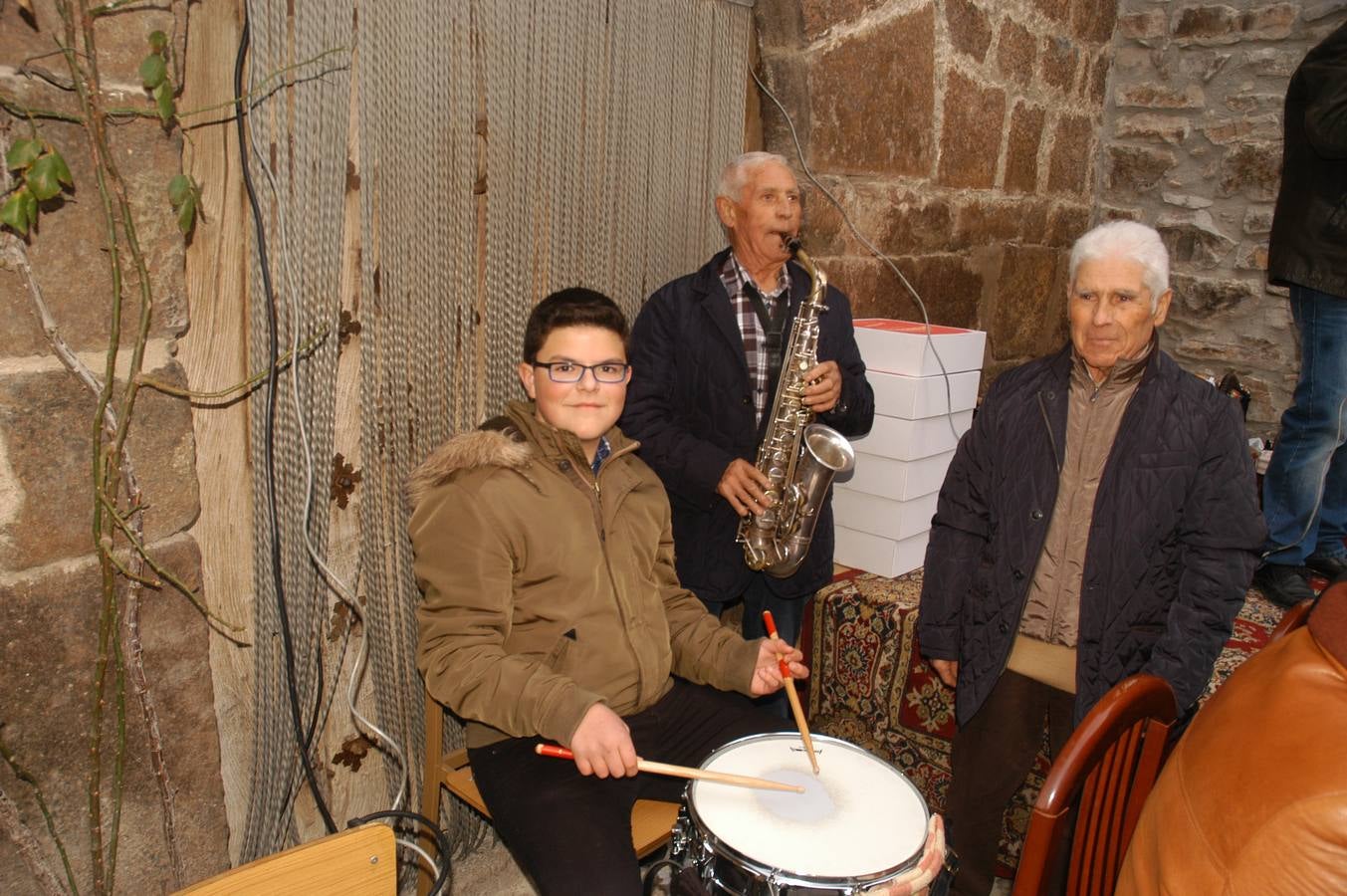 Tradicional subasta de roscos de San Blas en Cornago