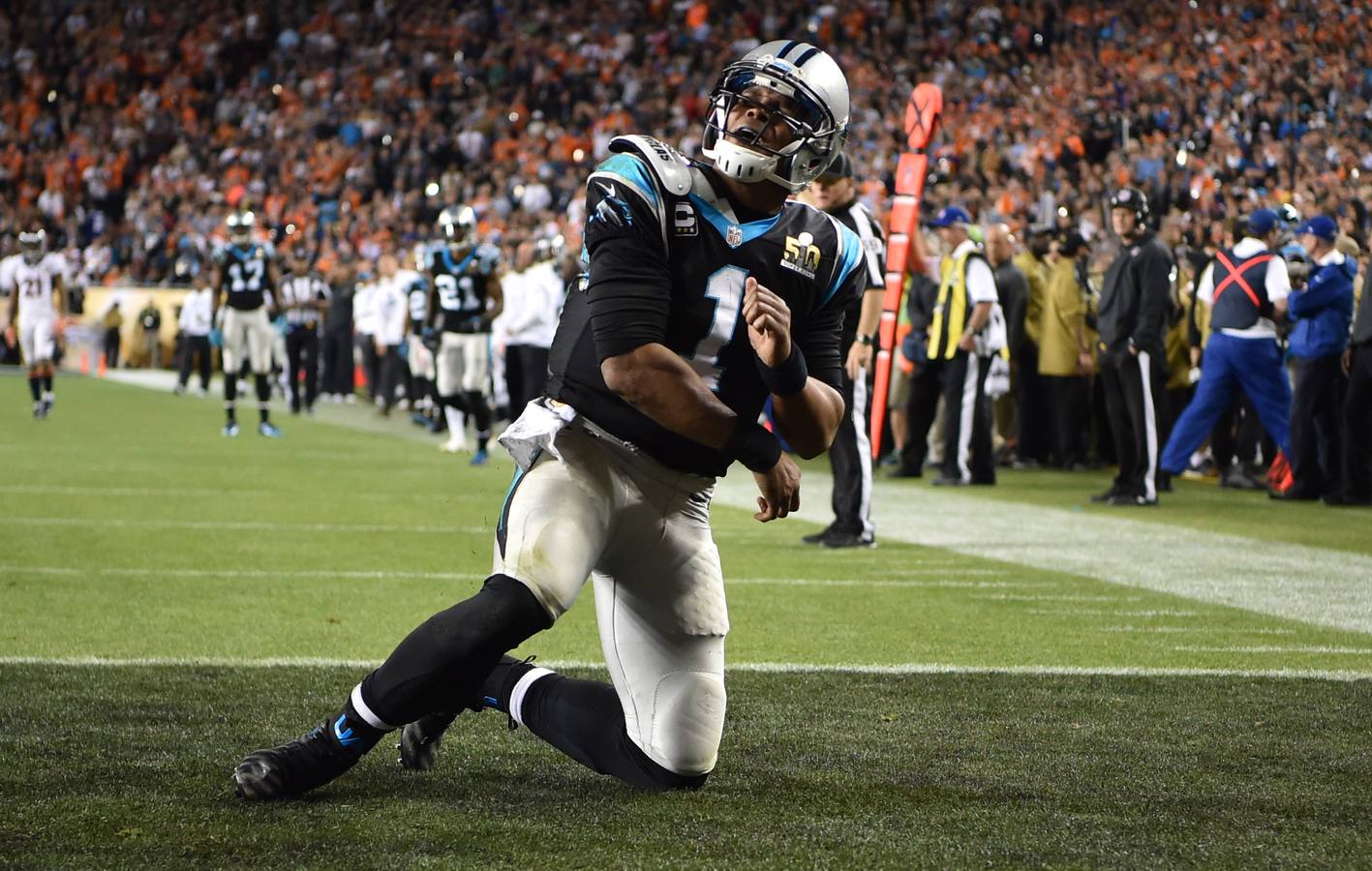 Los Broncos maniatan a los Panthers en la Super Bowl