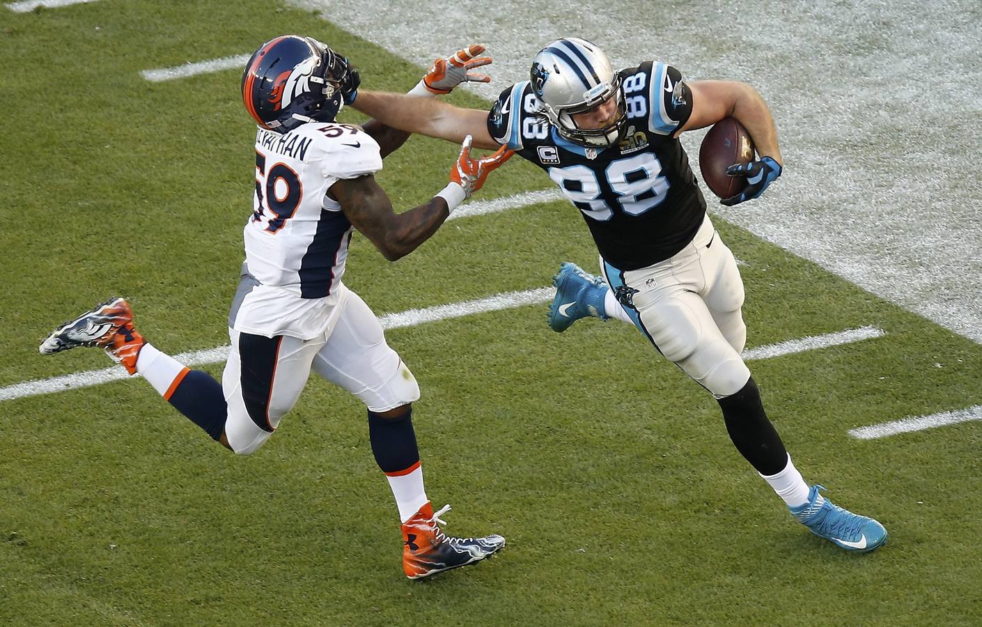 Los Broncos maniatan a los Panthers en la Super Bowl