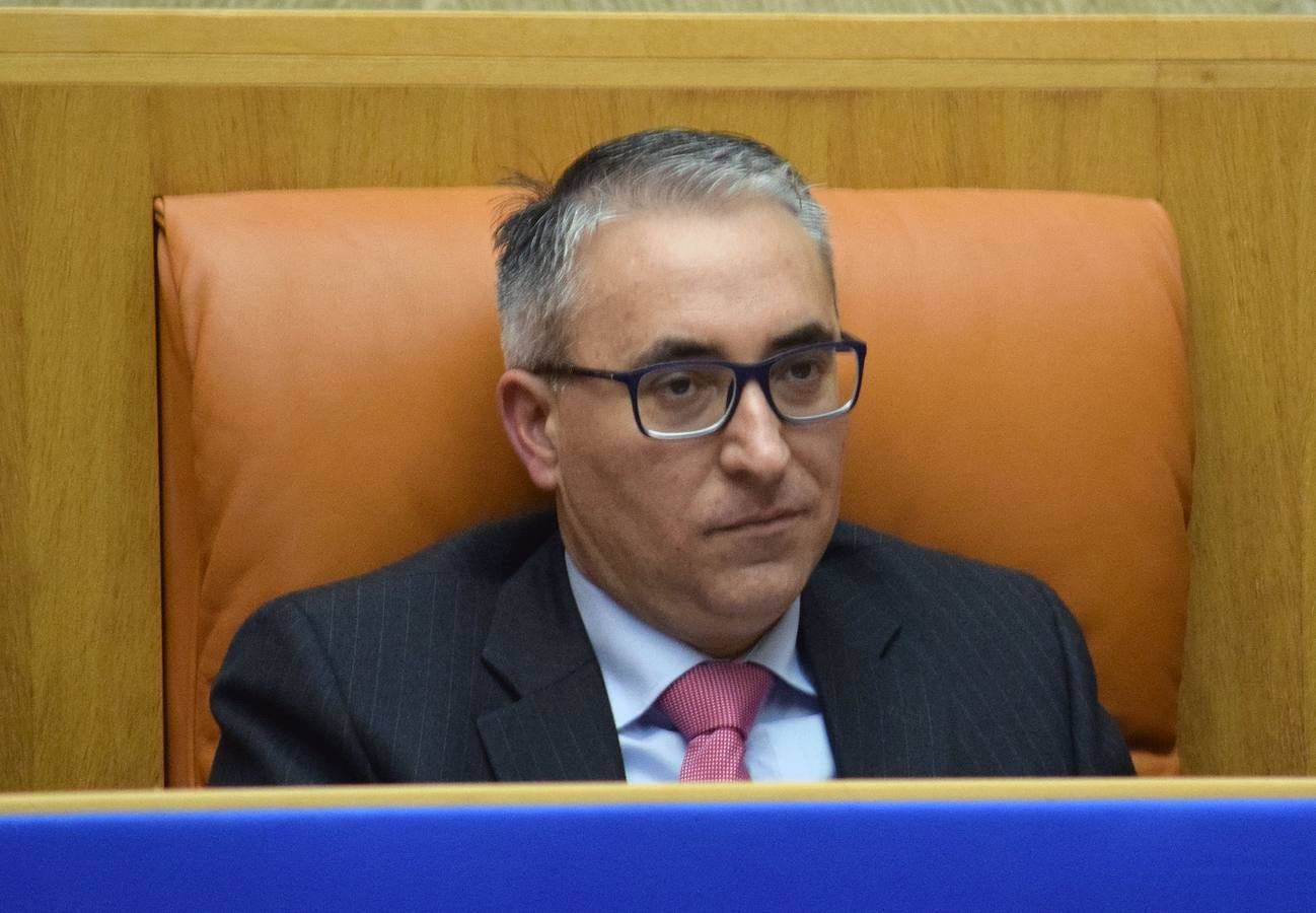 Los gestos de la sesión en el Parlamento de La Rioja