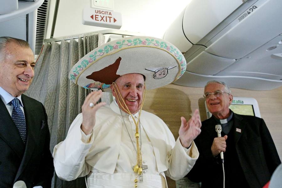 El Papa, recibido con honores en el Palacio Nacional de México