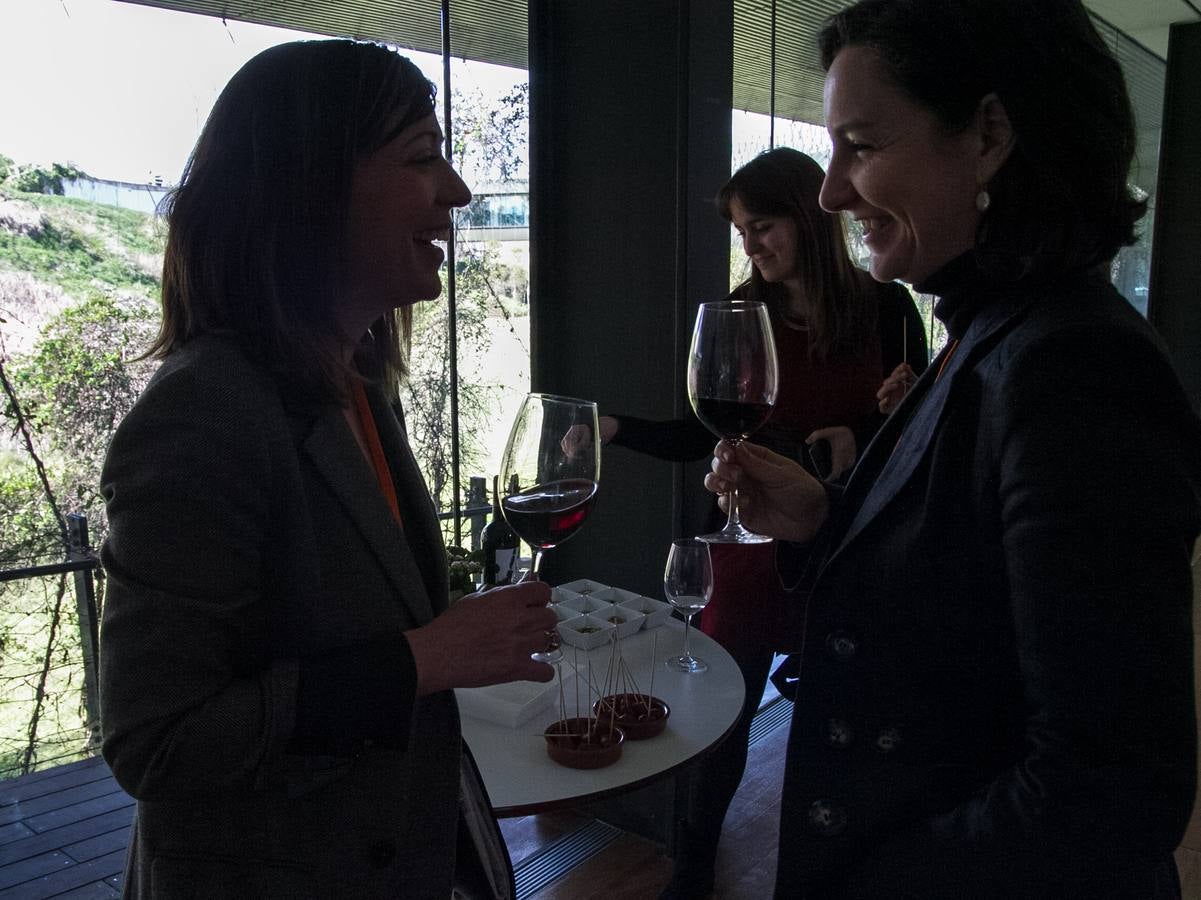 Una pausa para tomar un vino en la Imaginext Rioja