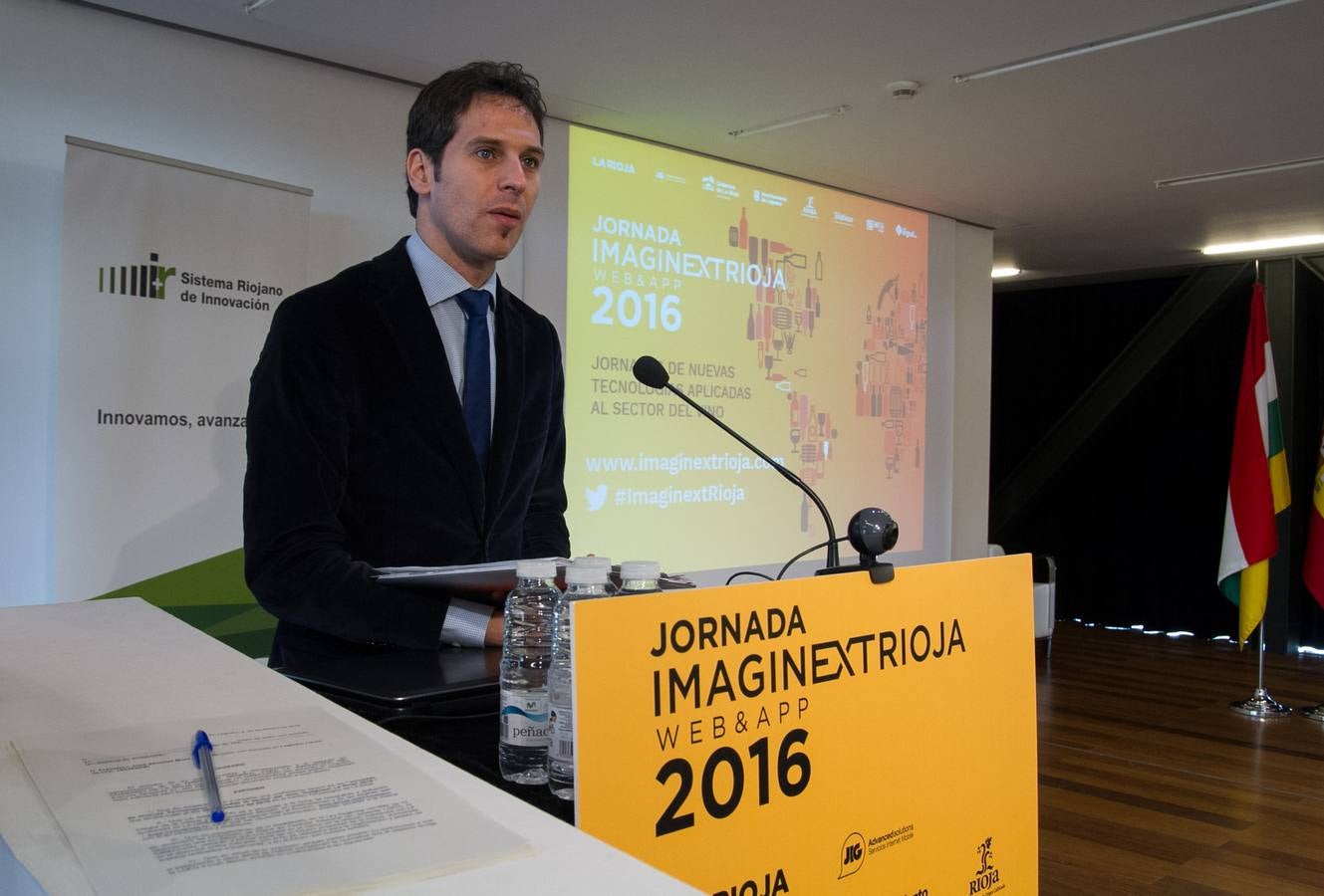 Una pausa para tomar un vino en la Imaginext Rioja