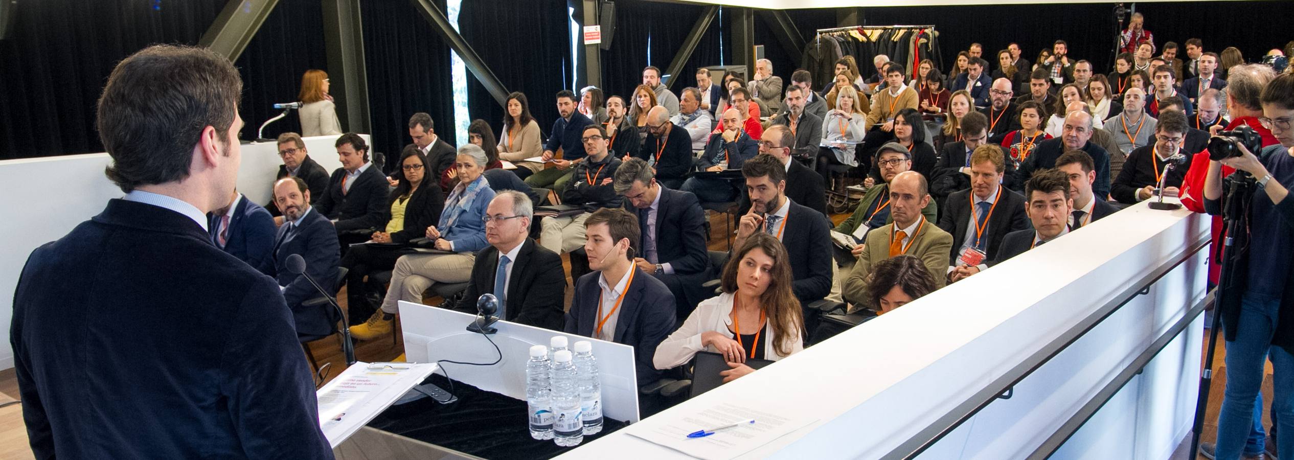 Una pausa para tomar un vino en la Imaginext Rioja