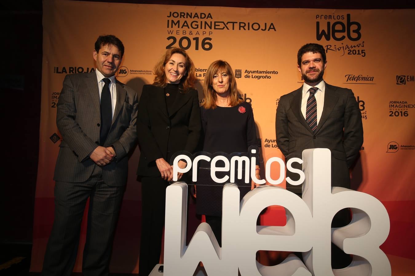 Sonrisas en el photocall en la entrega de los XVIII Premios Web Riojanos