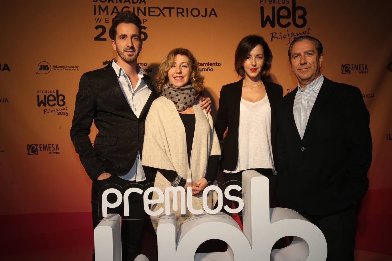Sonrisas en el photocall en la entrega de los XVIII Premios Web Riojanos