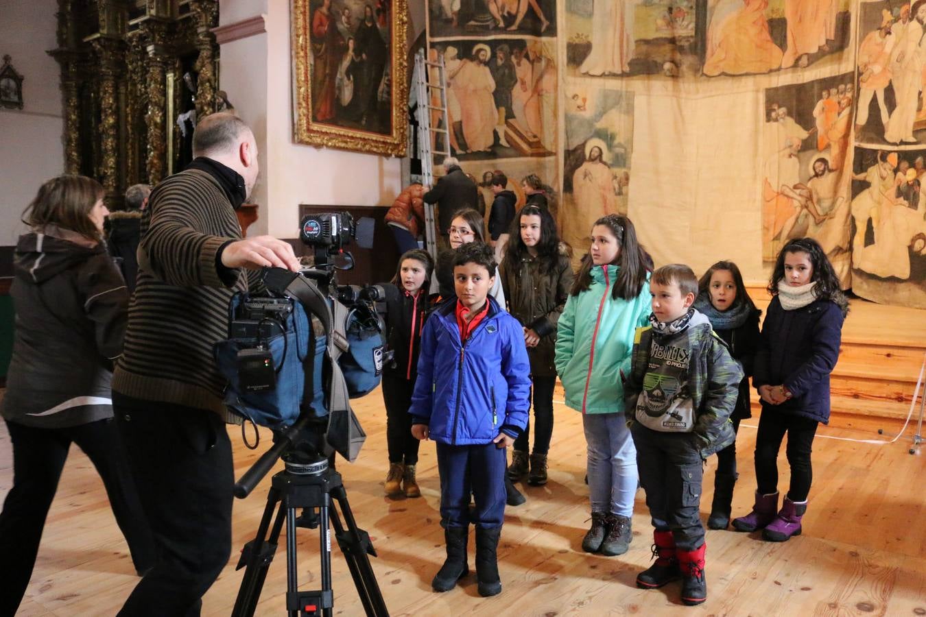 Colocación de La Sarga de Villoslada en el retablo mayor de la iglesia