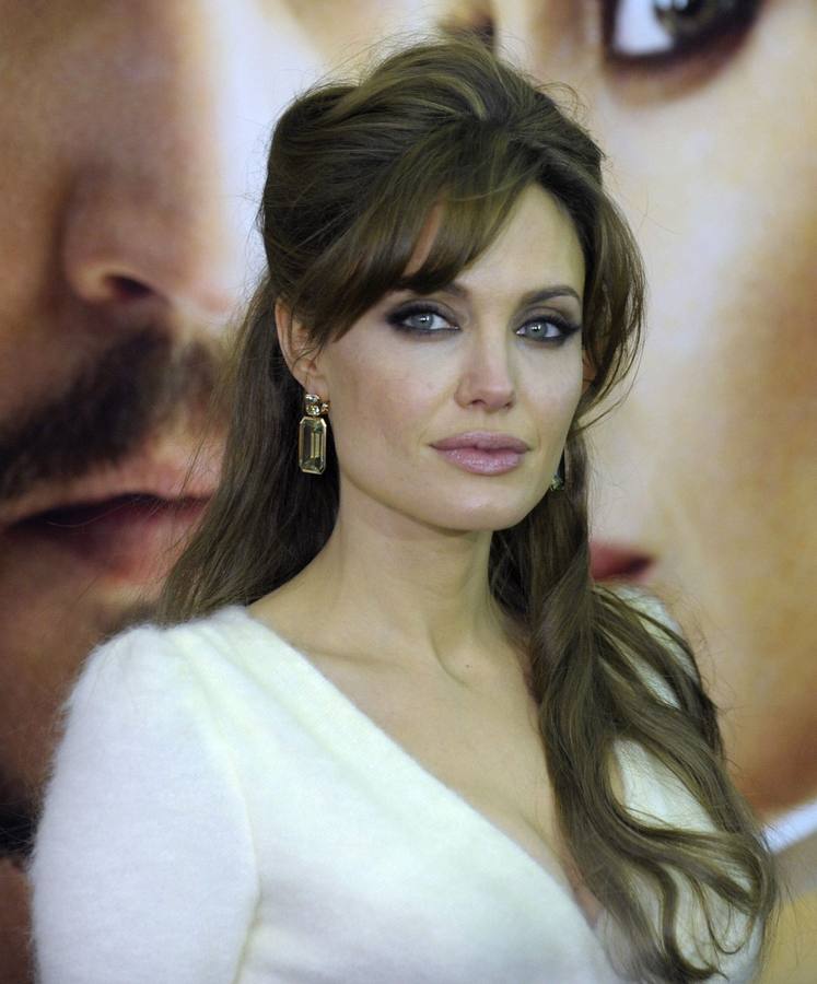 Angelina Jolie peligrosamente sexy