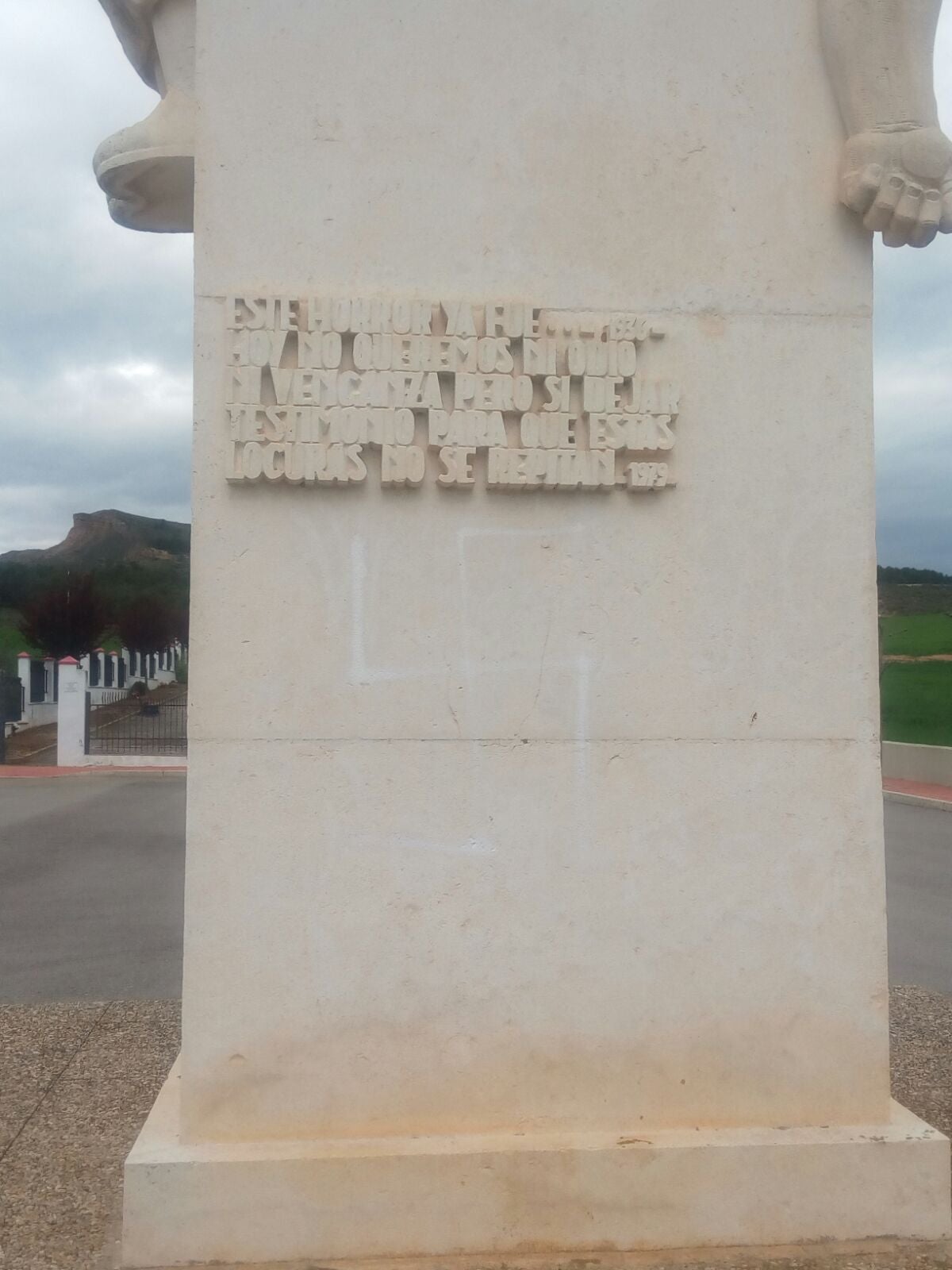 Pintadas nazis en La Barranca