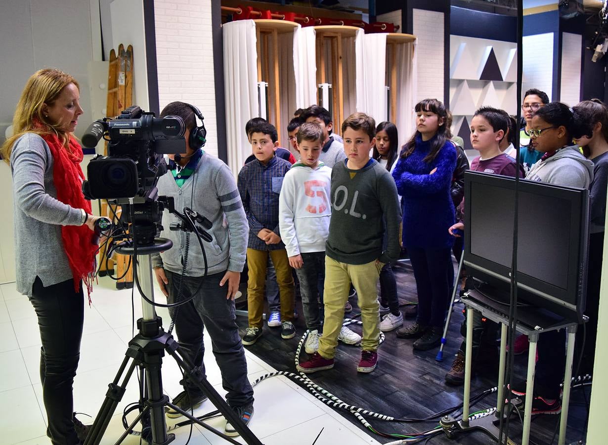 Los alumnos de 5º A de Primaria del Colegio Navarrete El Mudo visitan la multimedia de Diario LA RIOJA