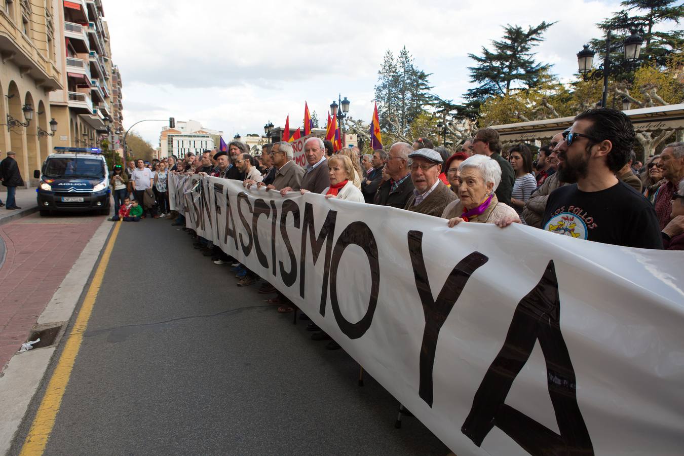 Protesta y vuelta al Espolón por las pintadas en La Barranca