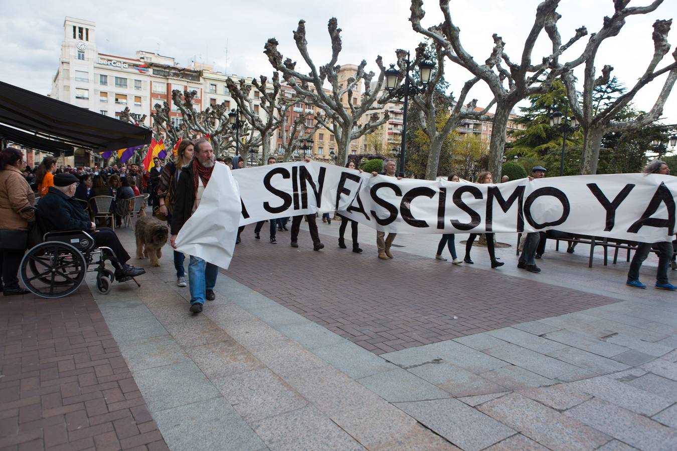 Protesta y vuelta al Espolón por las pintadas en La Barranca