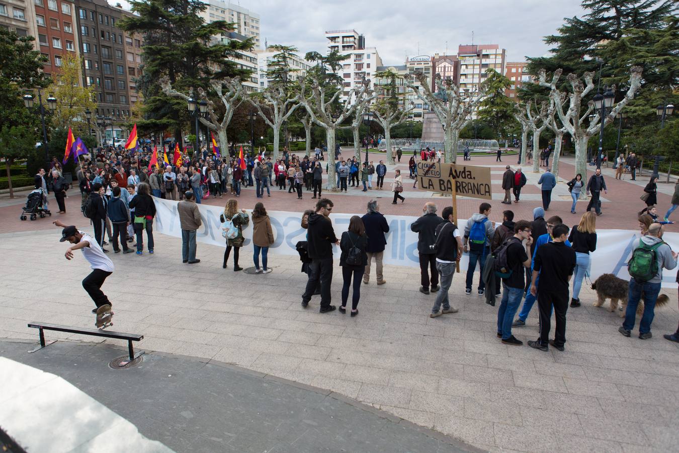 Protesta y vuelta al Espolón por las pintadas en La Barranca