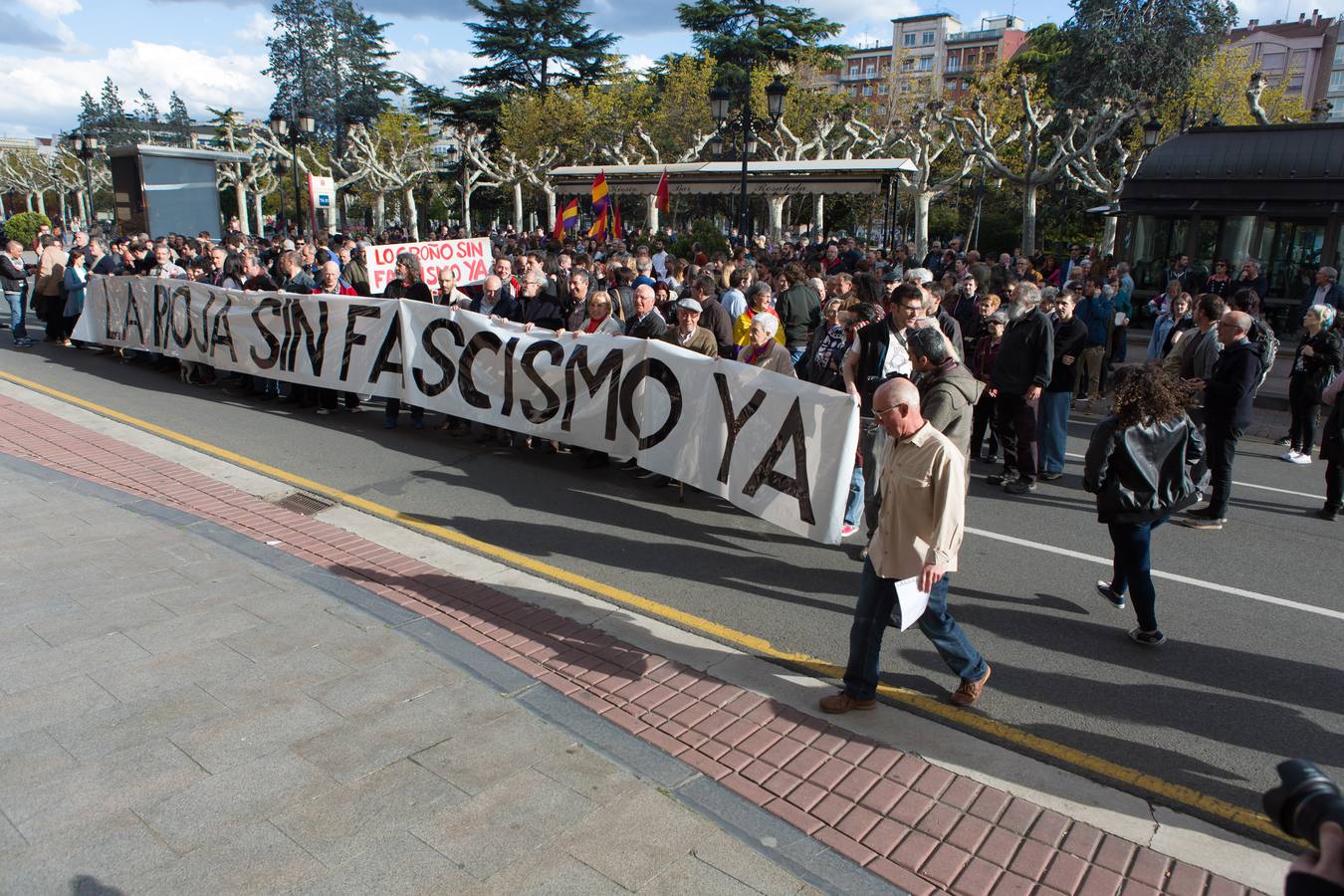 Protesta y vuelta al Espolón por las pintadas en La Barranca