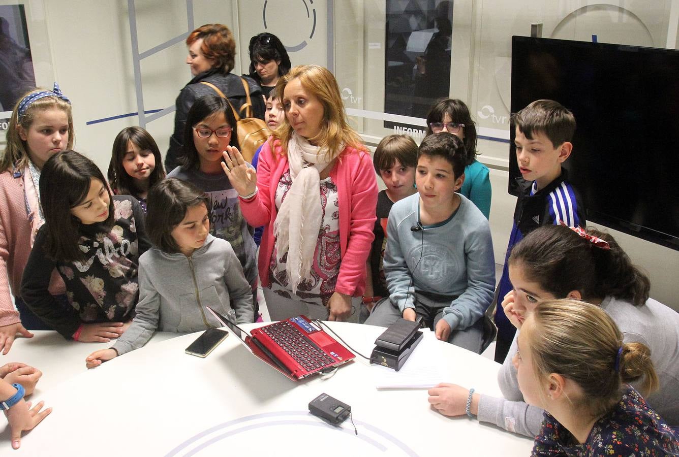 Los alumnos 5º A del Colegio Escolapios han visitado la multimedia de Diario LA RIOJA