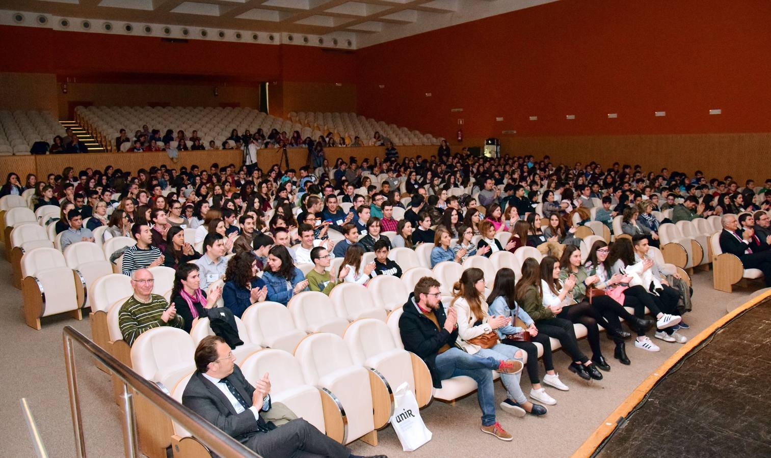 Emoción, alegría, aplausos y felicitaciones en la entrega de premios de Reportero Escolar