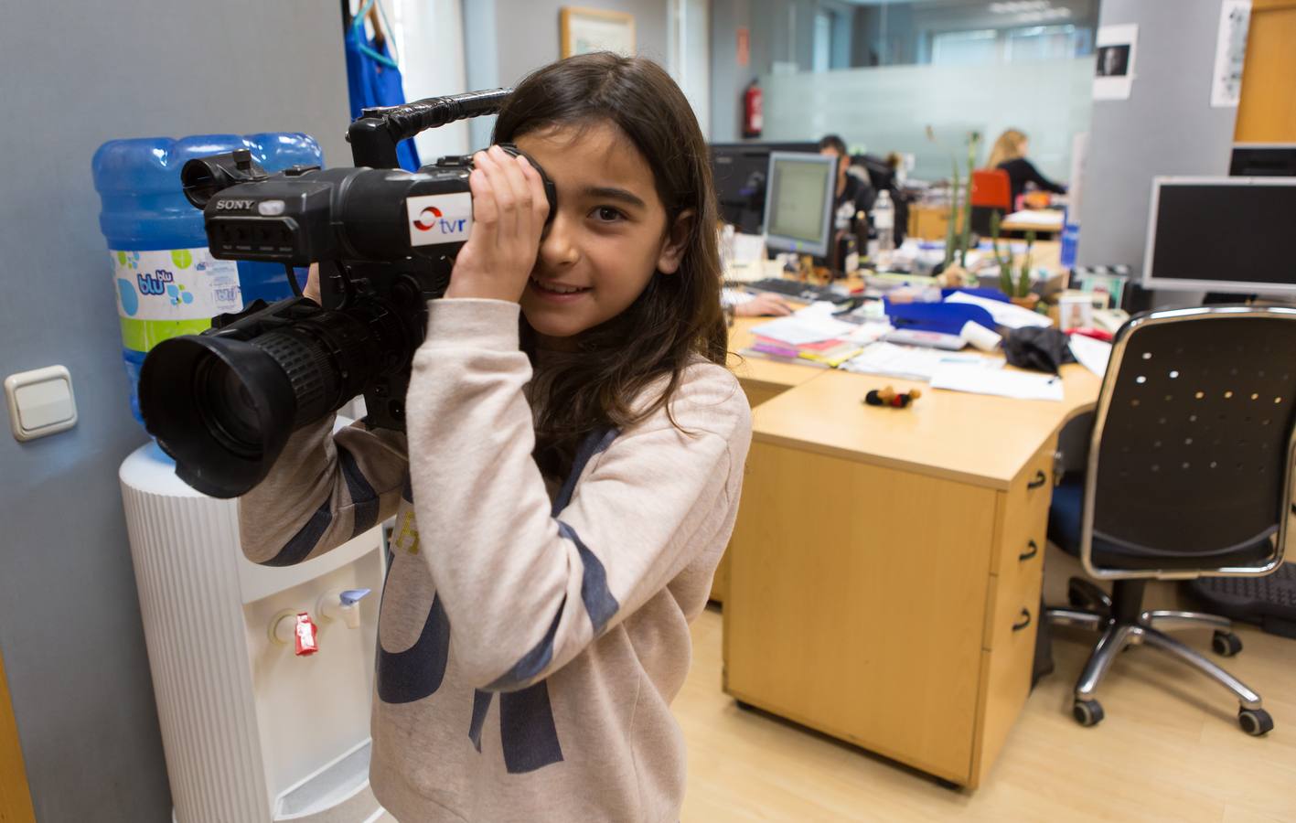 Los alumnos de 5º B del Colegio Escolapios ha visitado la multimedia de Diario LA RIOJA