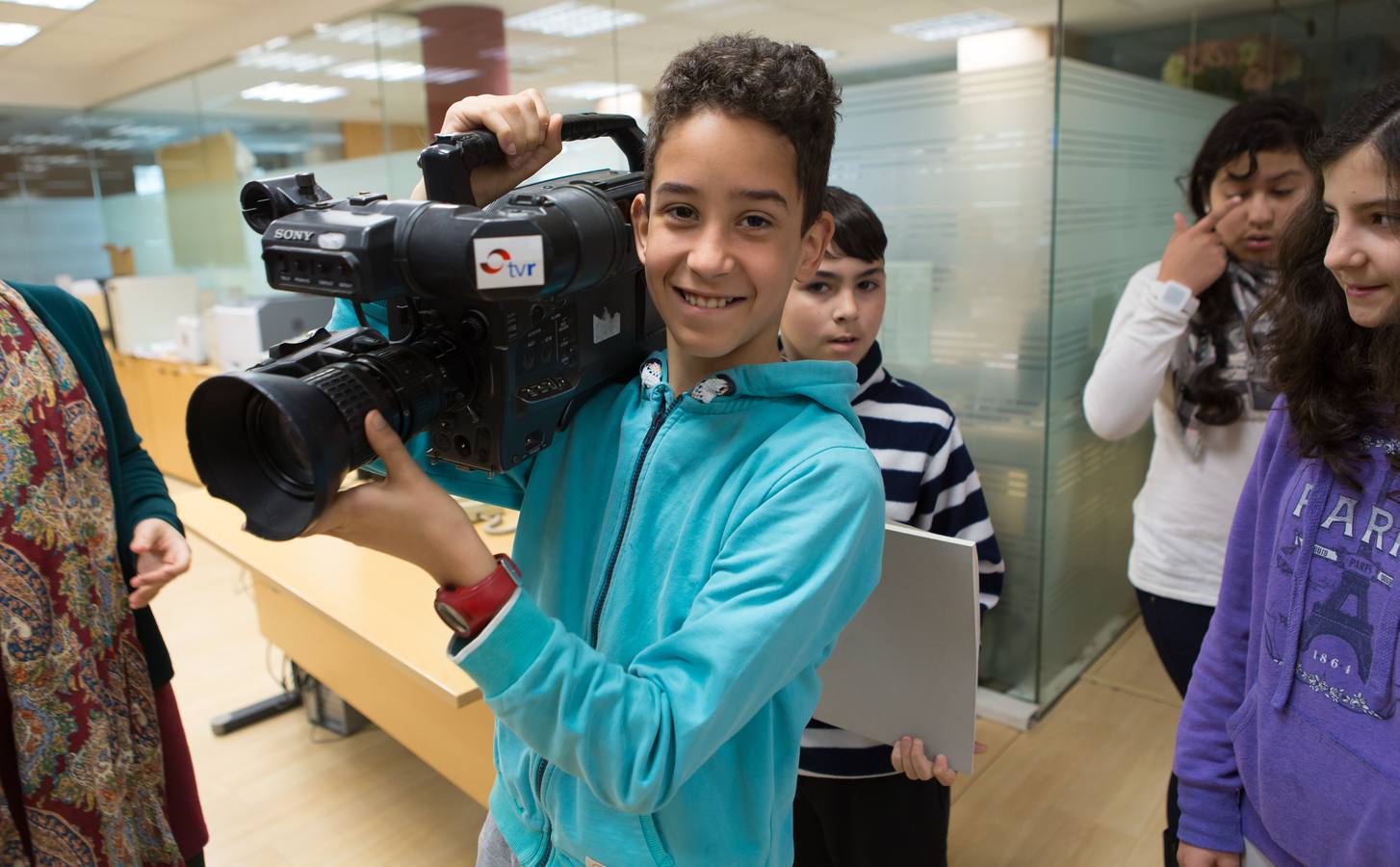 Los alumnos de 5º B del Colegio Escolapios ha visitado la multimedia de Diario LA RIOJA