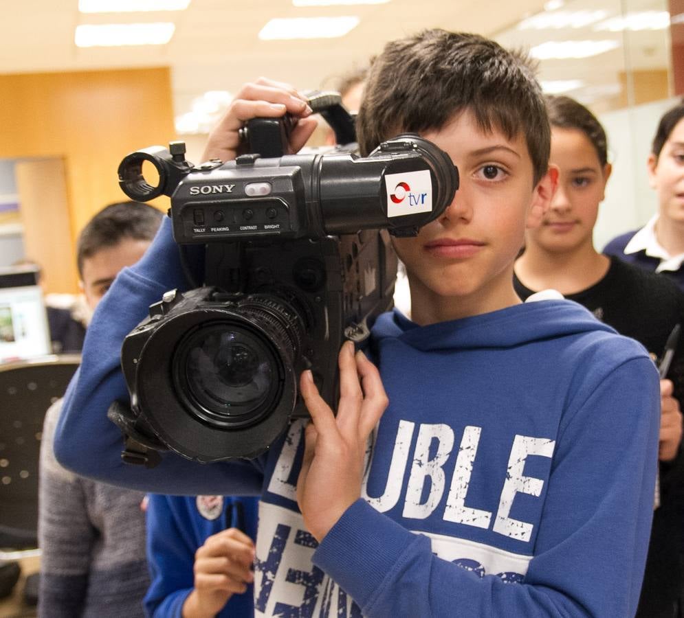 Los alumnos de 5º C de Primaria del Colegio Escolapios han visitado la multimedia de Diario LA RIOJA