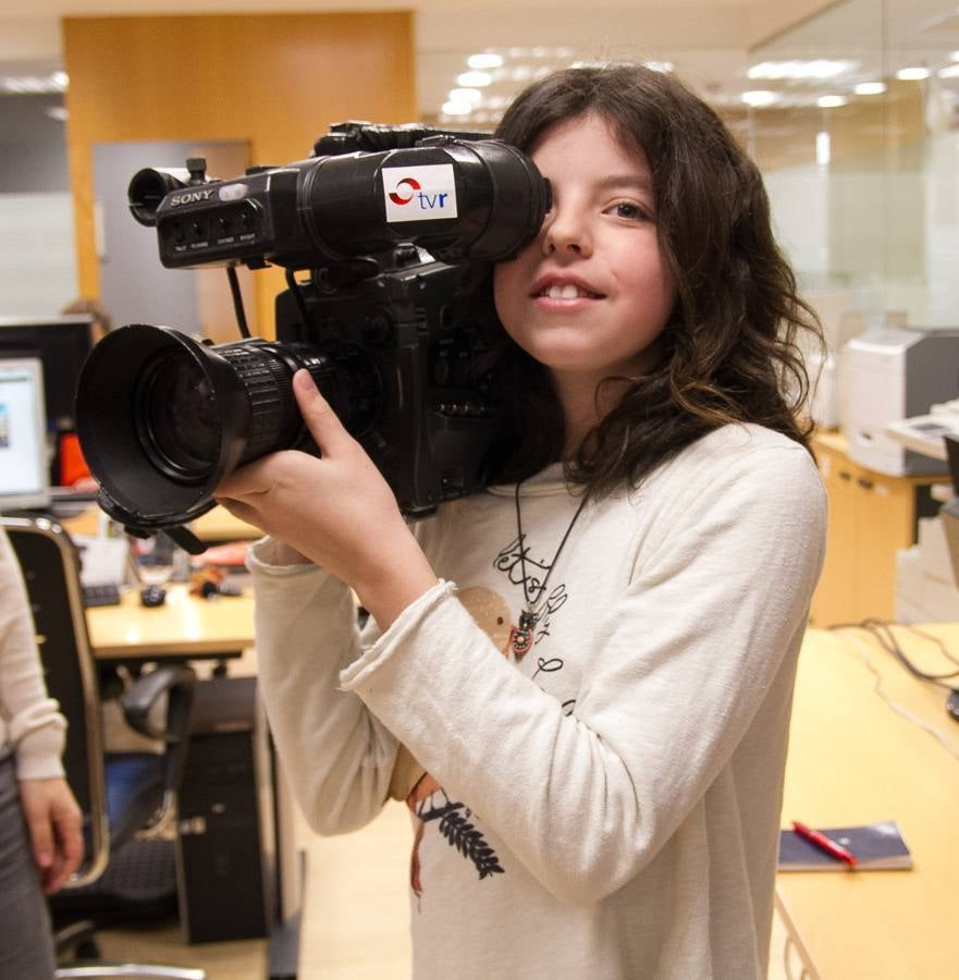 Los alumnos de 5º C de Primaria del Colegio Escolapios han visitado la multimedia de Diario LA RIOJA