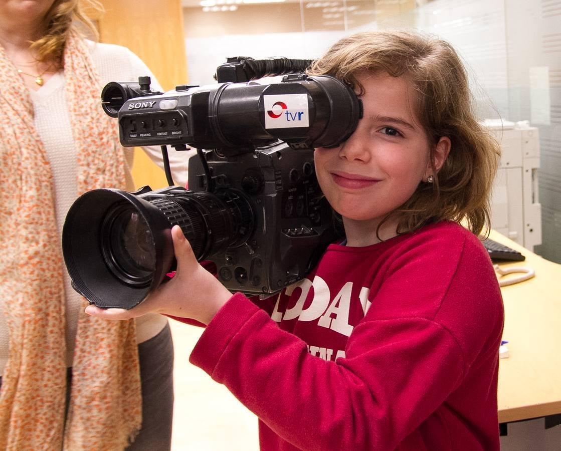 Los alumnos de 5º C de Primaria del Colegio Escolapios han visitado la multimedia de Diario LA RIOJA