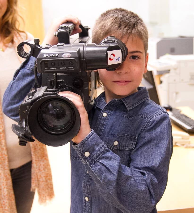 Los alumnos de 5º C de Primaria del Colegio Escolapios han visitado la multimedia de Diario LA RIOJA