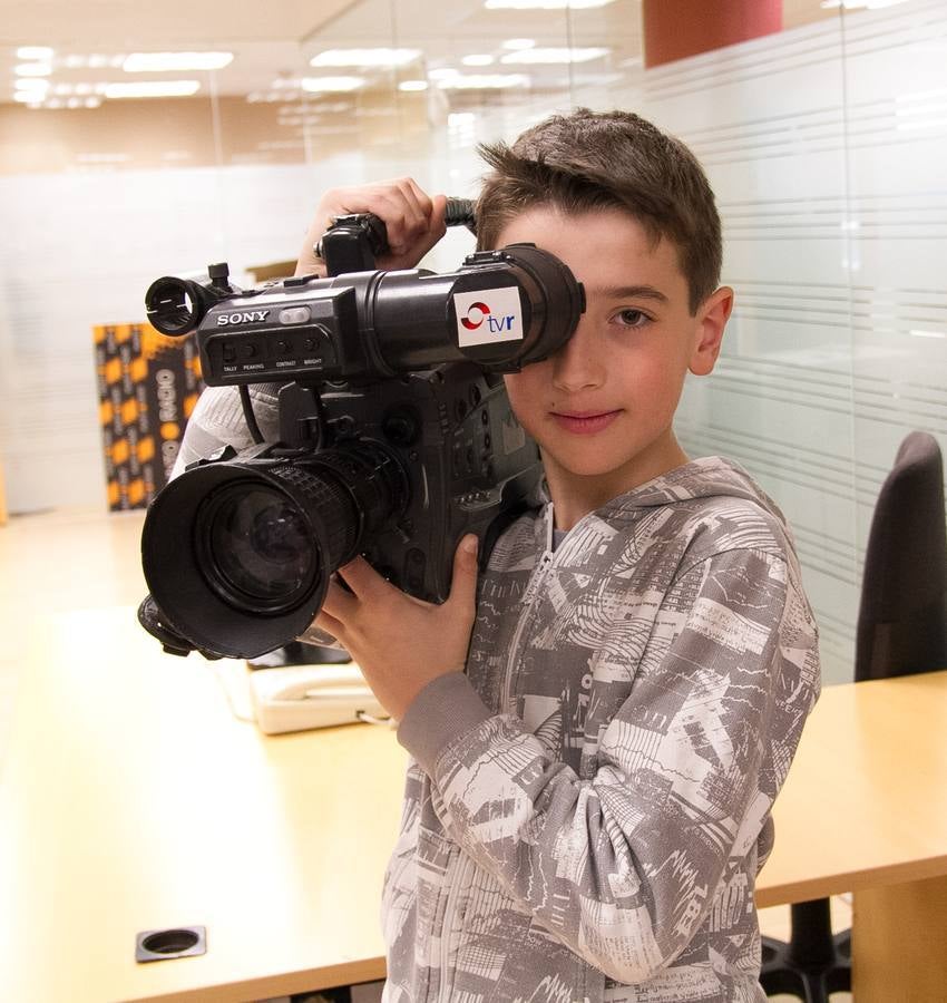 Los alumnos de 5º C de Primaria del Colegio Escolapios han visitado la multimedia de Diario LA RIOJA
