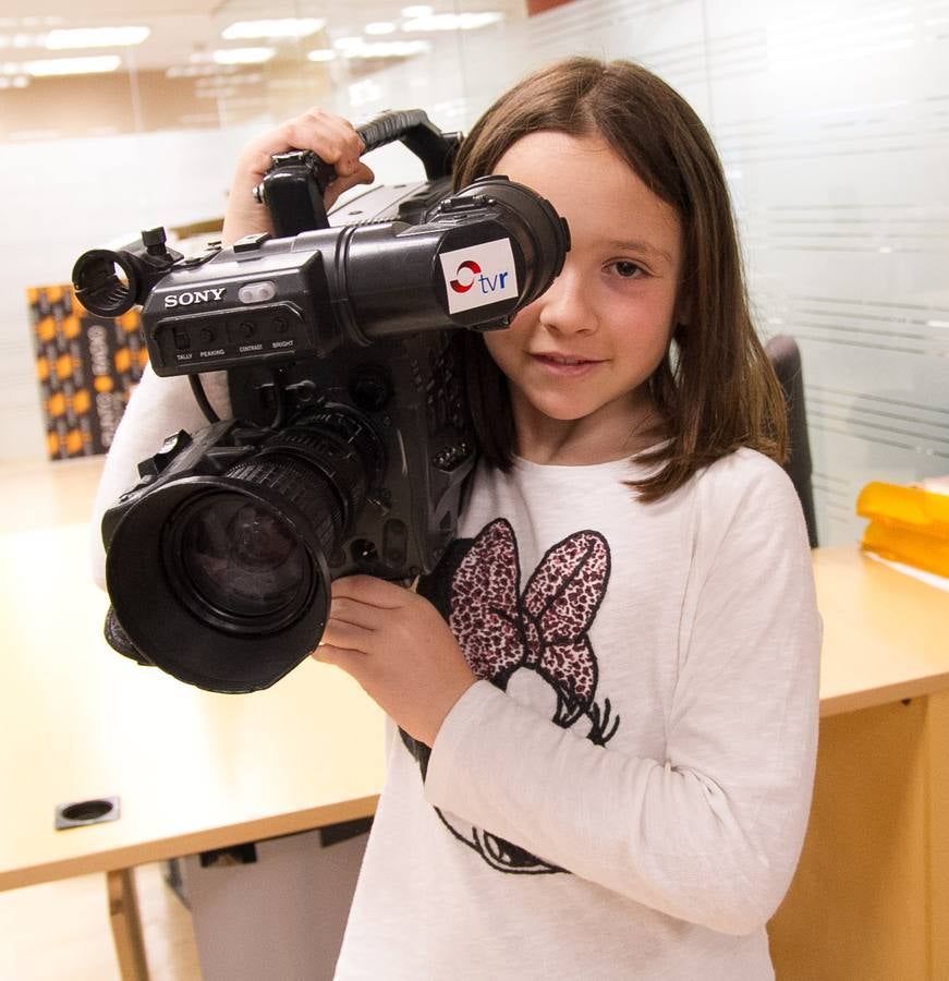 Los alumnos de 5º C de Primaria del Colegio Escolapios han visitado la multimedia de Diario LA RIOJA