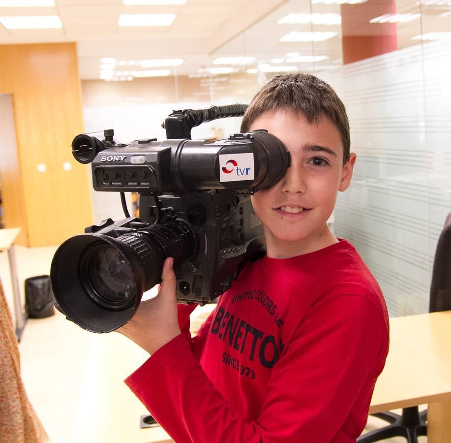 Los alumnos de 5º C de Primaria del Colegio Escolapios han visitado la multimedia de Diario LA RIOJA