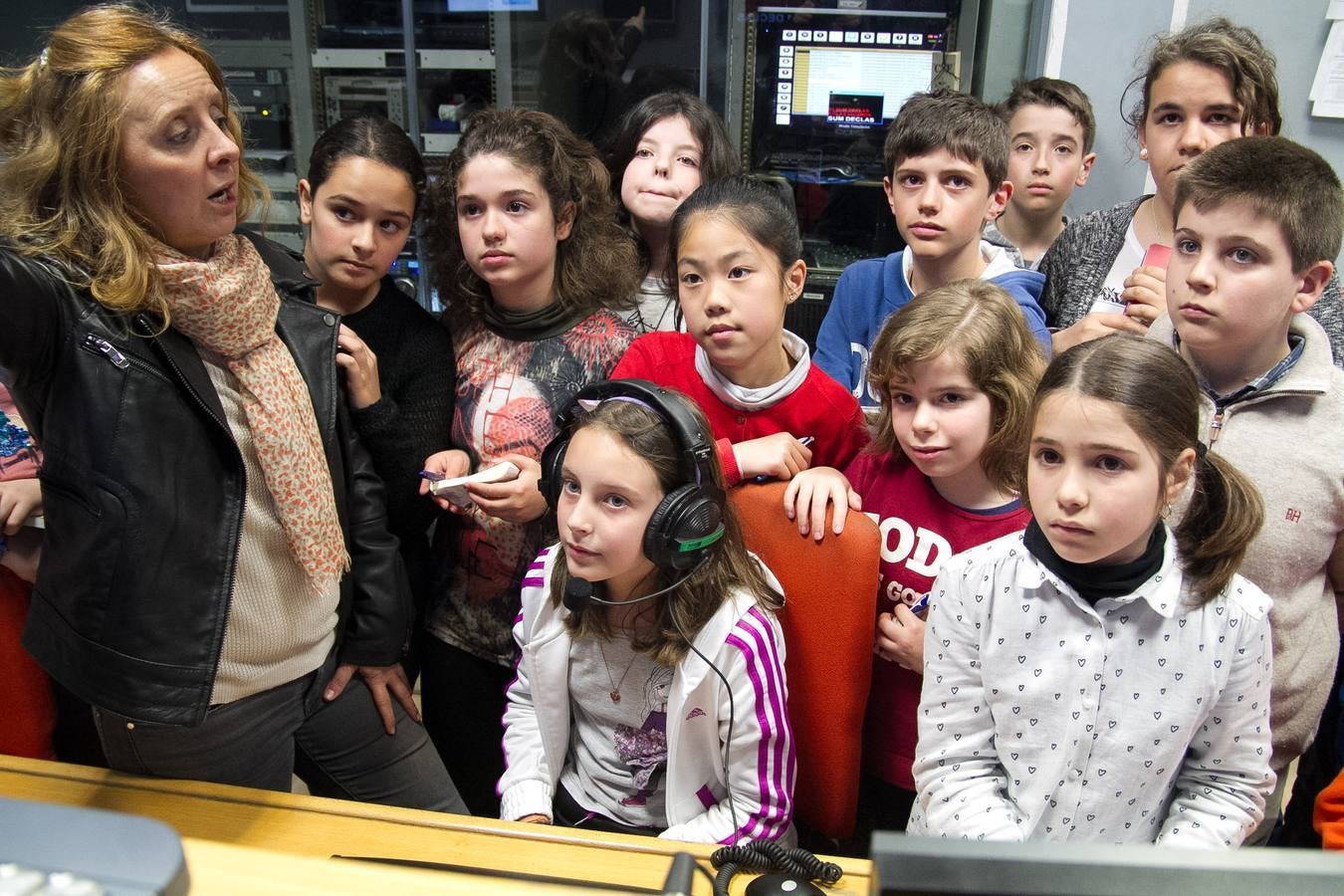 Los alumnos de 5º C de Primaria del Colegio Escolapios han visitado la multimedia de Diario LA RIOJA