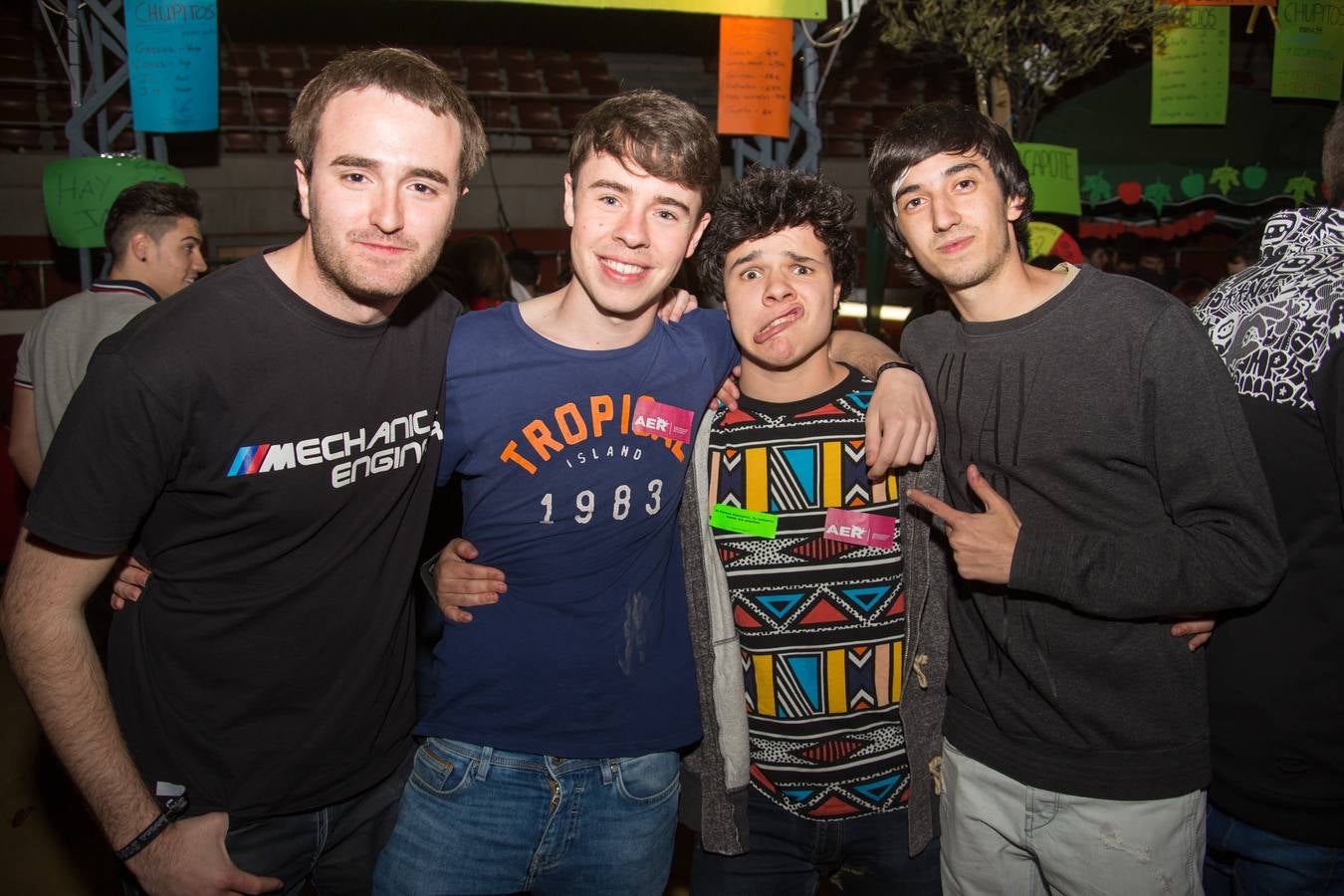 Los alumnos de la UR celebran la fiesta de Barras (II)