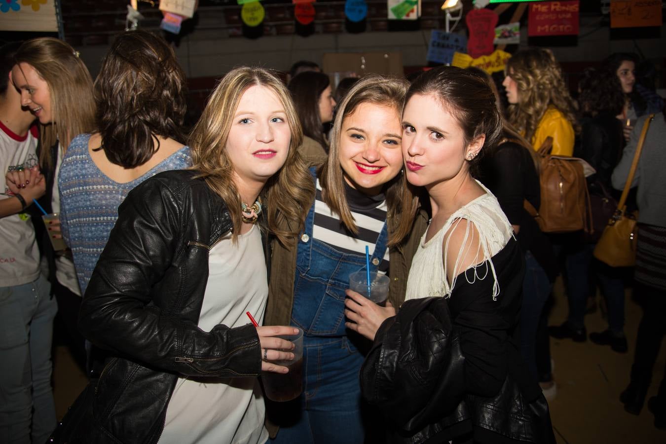 Los alumnos de la UR celebran la fiesta de Barras (II)