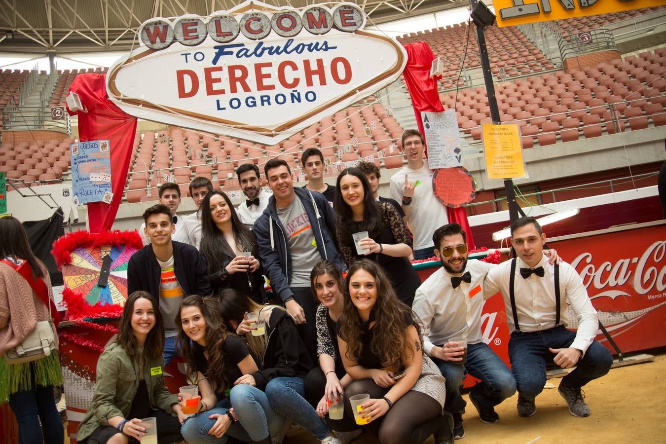 Los alumnos de la UR celebran la fiesta de Barras (I)