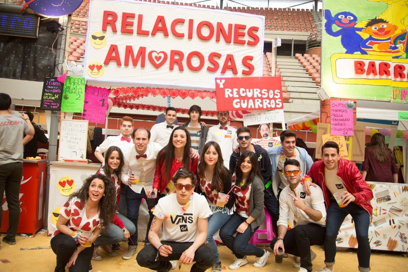 Los alumnos de la UR celebran la fiesta de Barras (I)