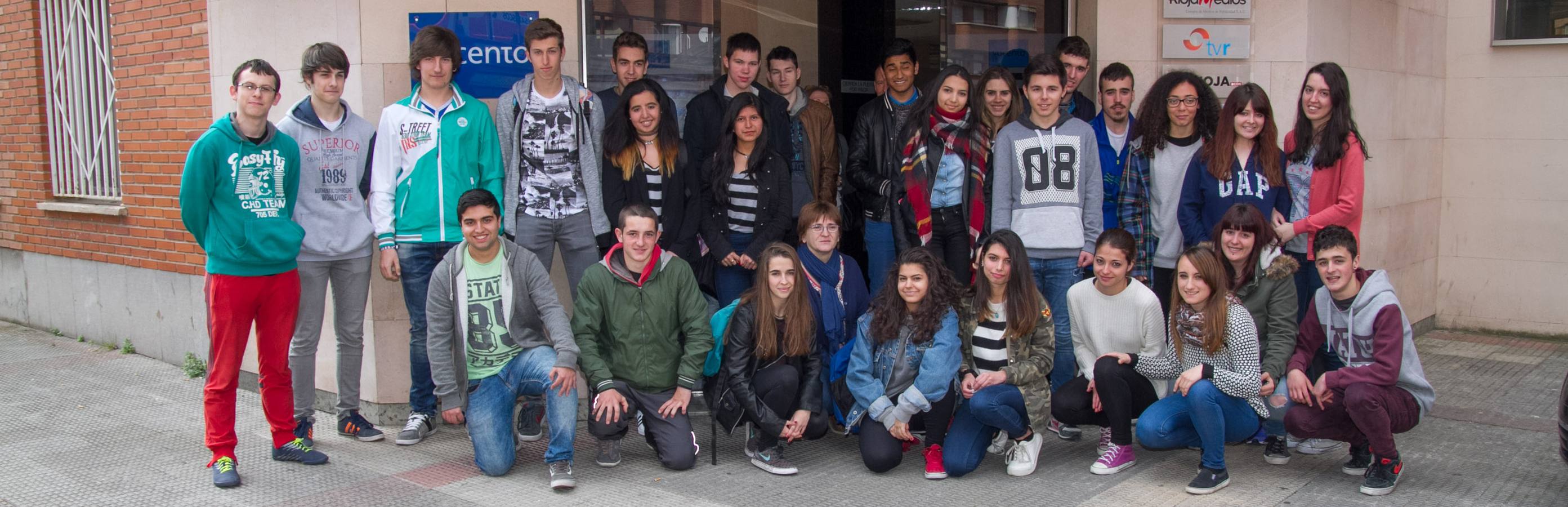 Los alumnos de 4º de la ESO y Gestión Administrativa del IES Comercio visitan la multimedia de Diario LA RIOJA