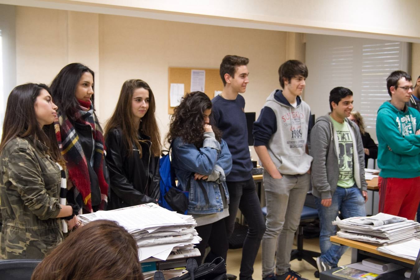 Los alumnos de 4º de la ESO y Gestión Administrativa del IES Comercio visitan la multimedia de Diario LA RIOJA