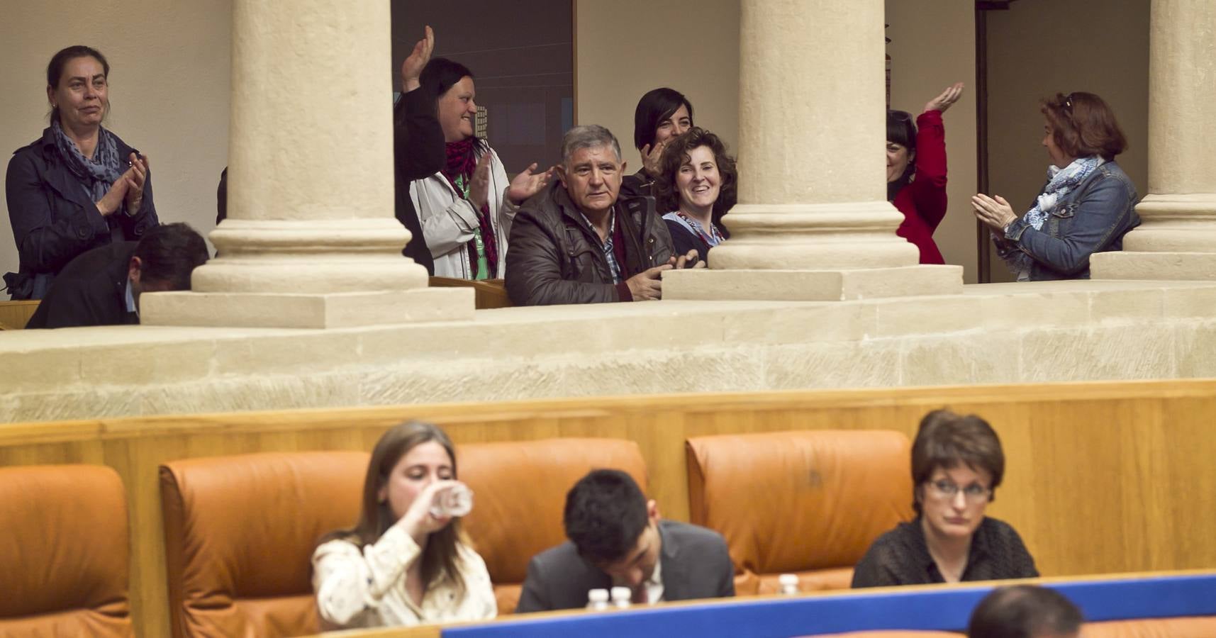 Una intensa sesión en el Parlamento riojano