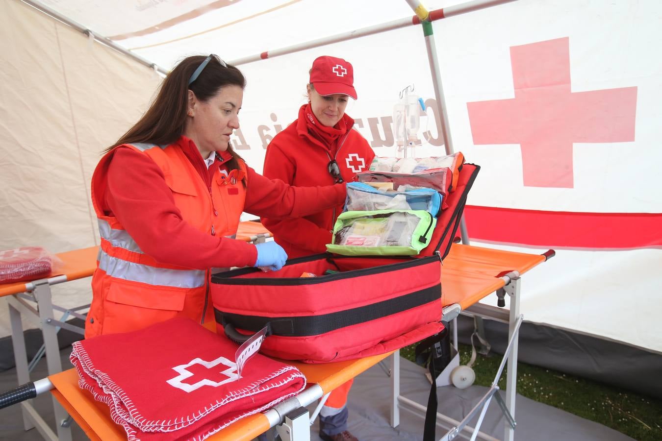 Cruz Roja muestra cómo se trabaja contra el Ébola