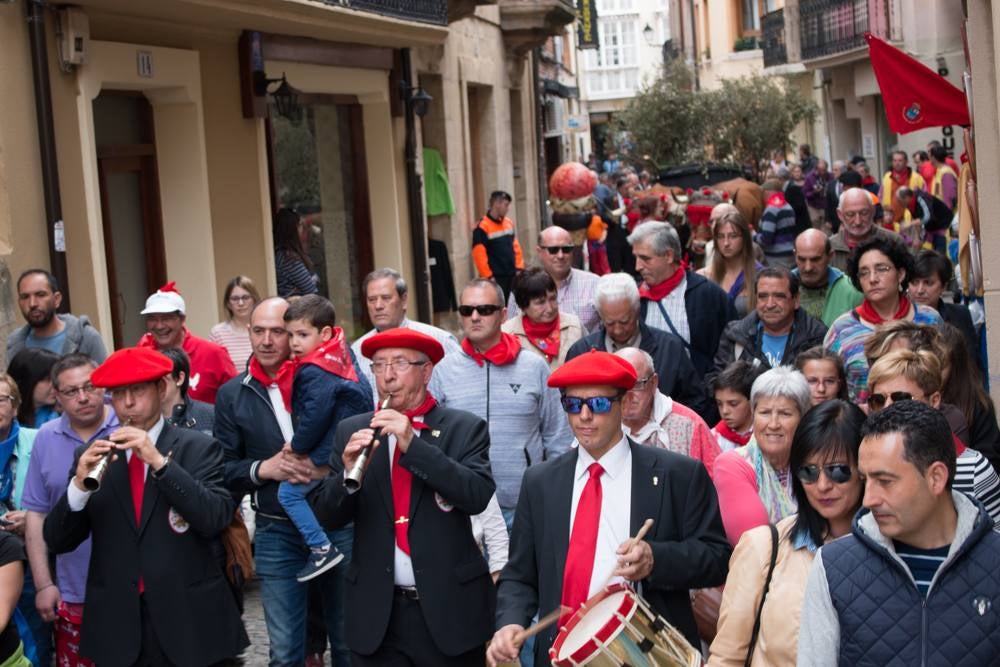 Primer día de fiestas en Santo Domingo: cohete, tradiciones y mucha diversión