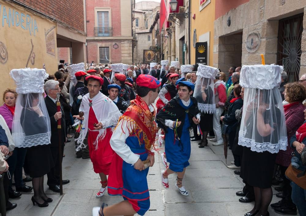 Primer día de fiestas en Santo Domingo: cohete, tradiciones y mucha diversión