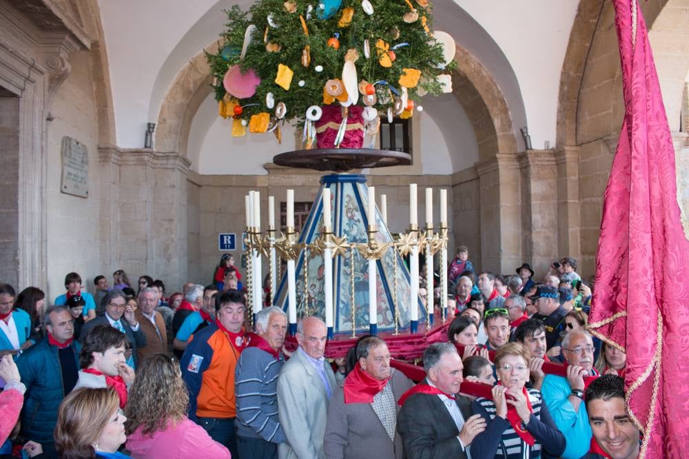 Procesión del Santo, procesión del Peregrino y el reparto de pan y la cebolleta en las fiestas de Santo Domingo (I)