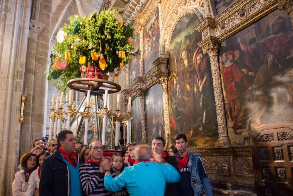 Procesión del Santo, procesión del Peregrino y el reparto de pan y la cebolleta en las fiestas de Santo Domingo (I)