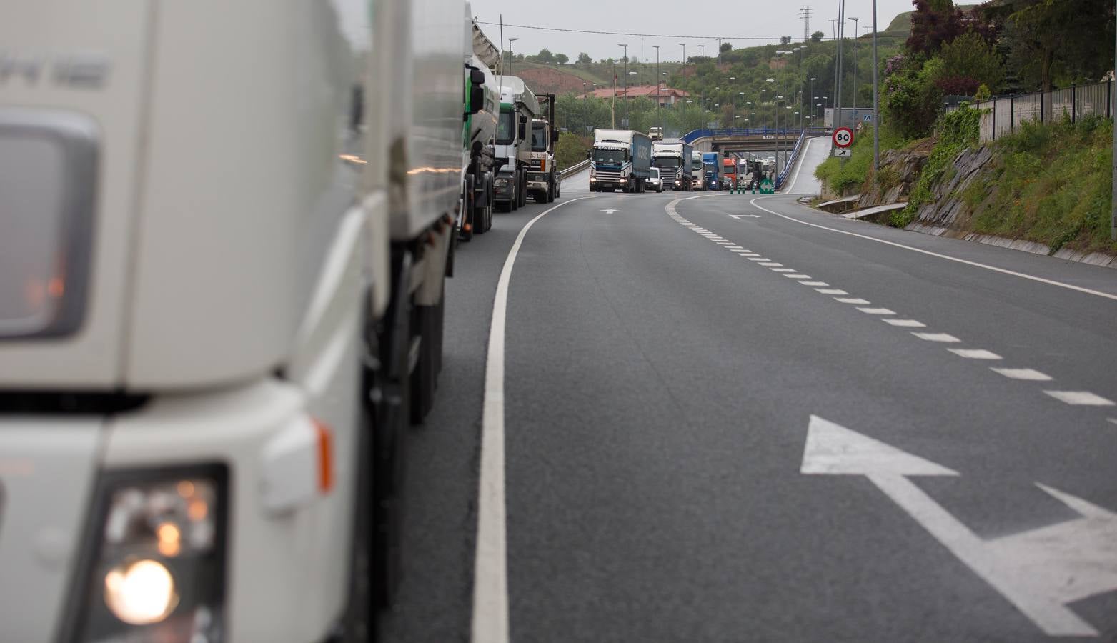 Un accidente, dos heridos y un gran atasco en Cenicero