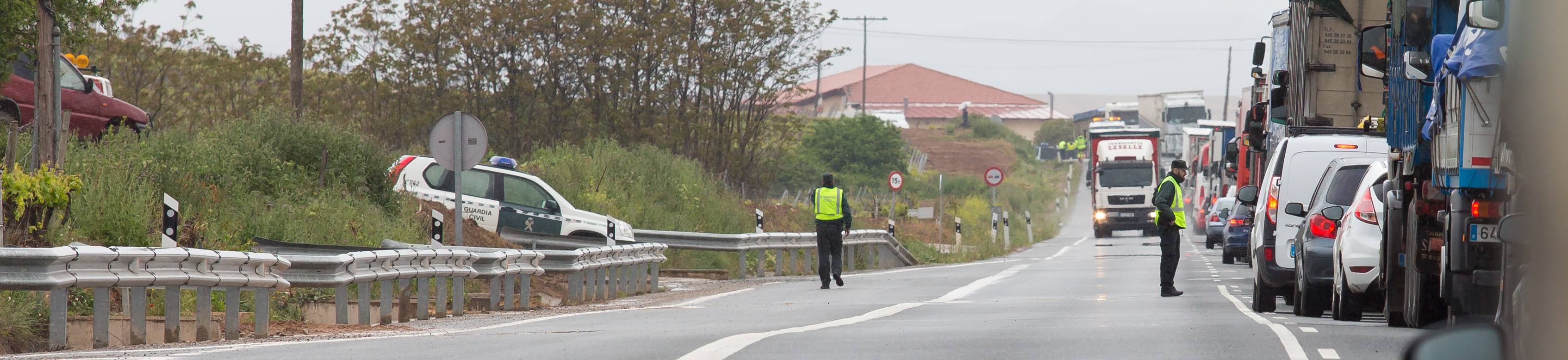 Un accidente, dos heridos y un gran atasco en Cenicero