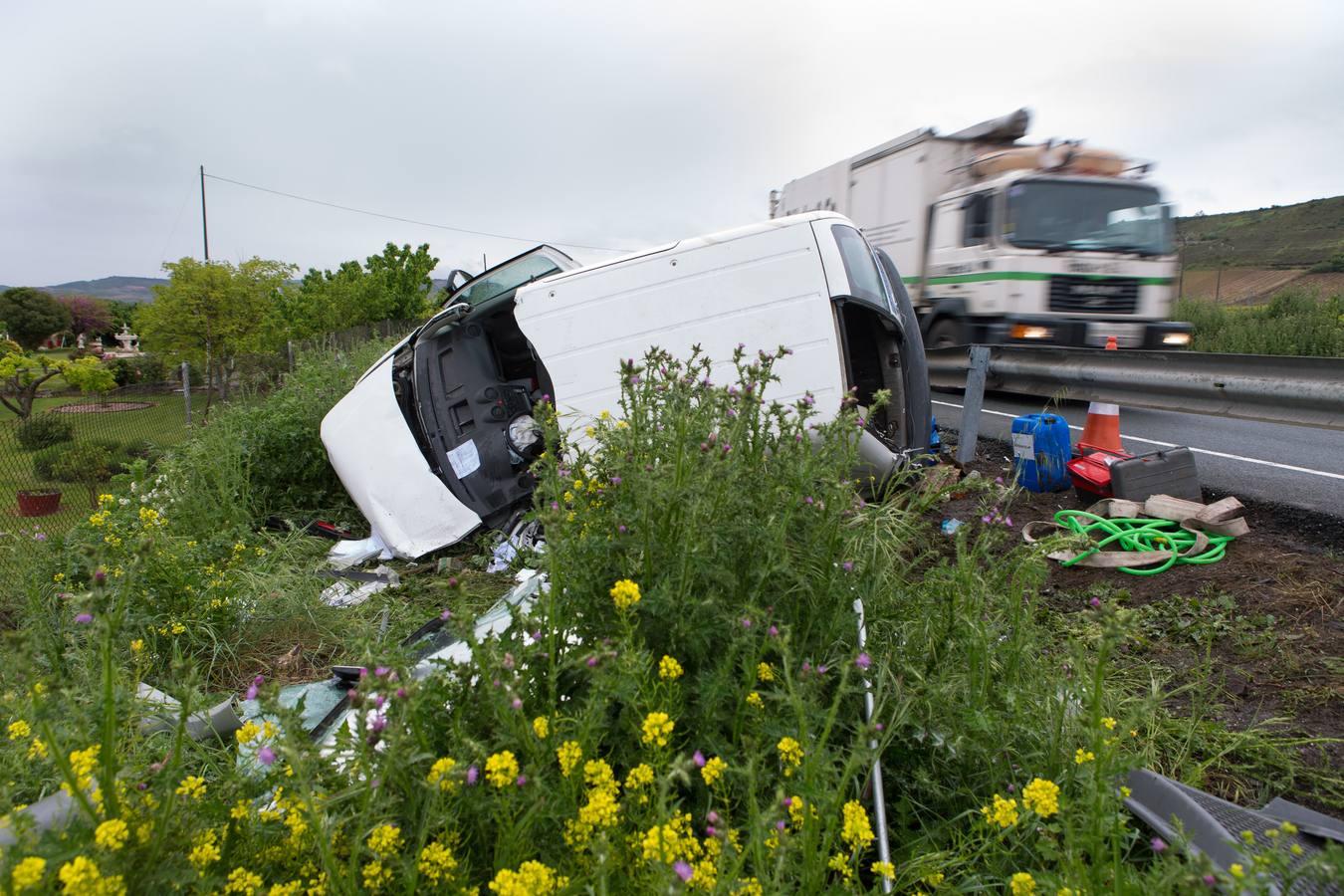 Un accidente, dos heridos y un gran atasco en Cenicero