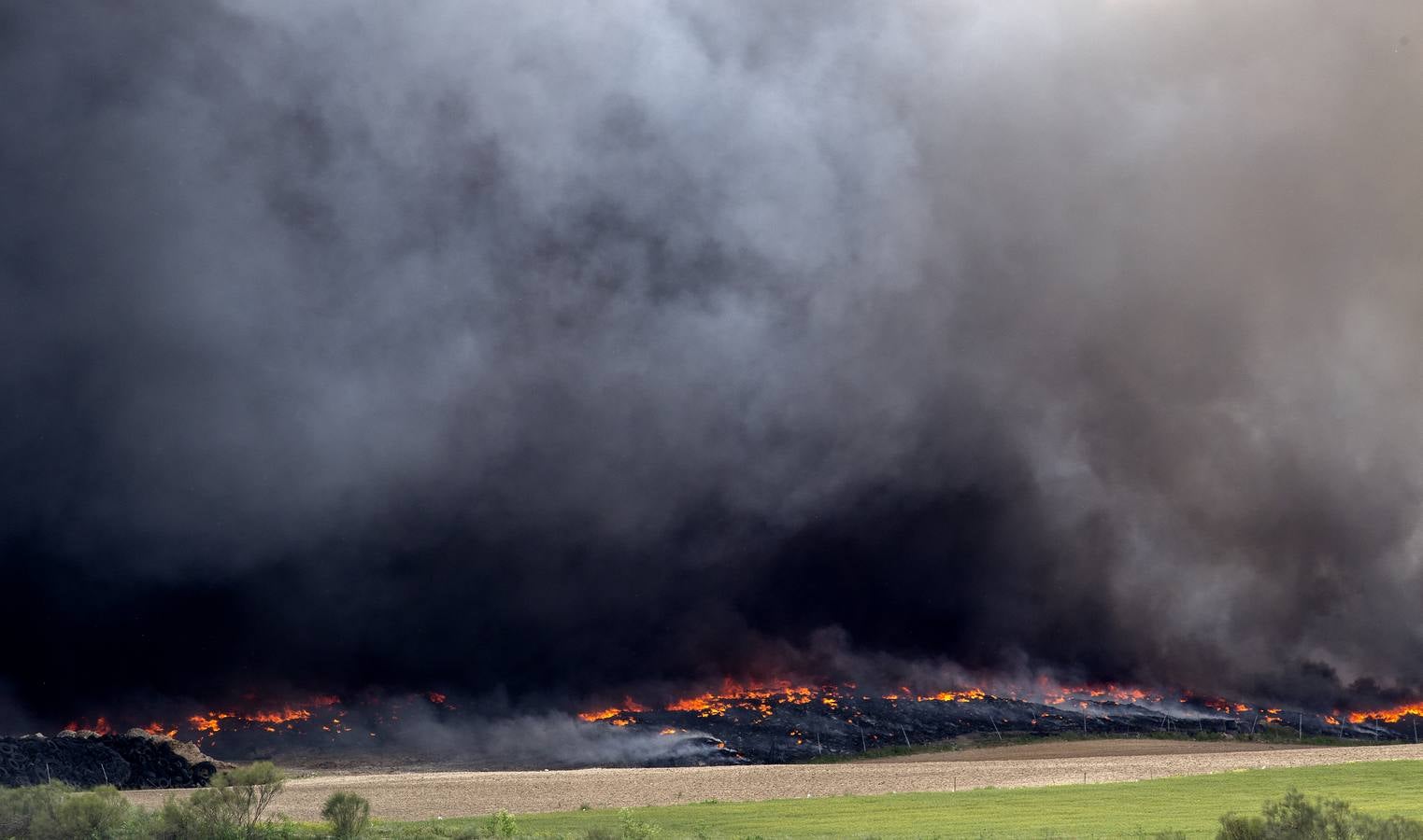 Incendio en el cementerio de neumáticos de Seseña